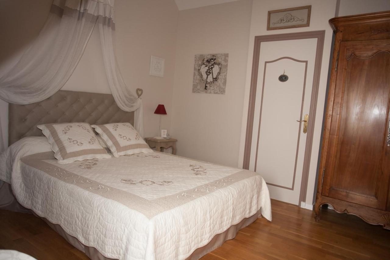 Les Jarrieres Bed and Breakfast Dame-Marie-les-Bois Exteriör bild