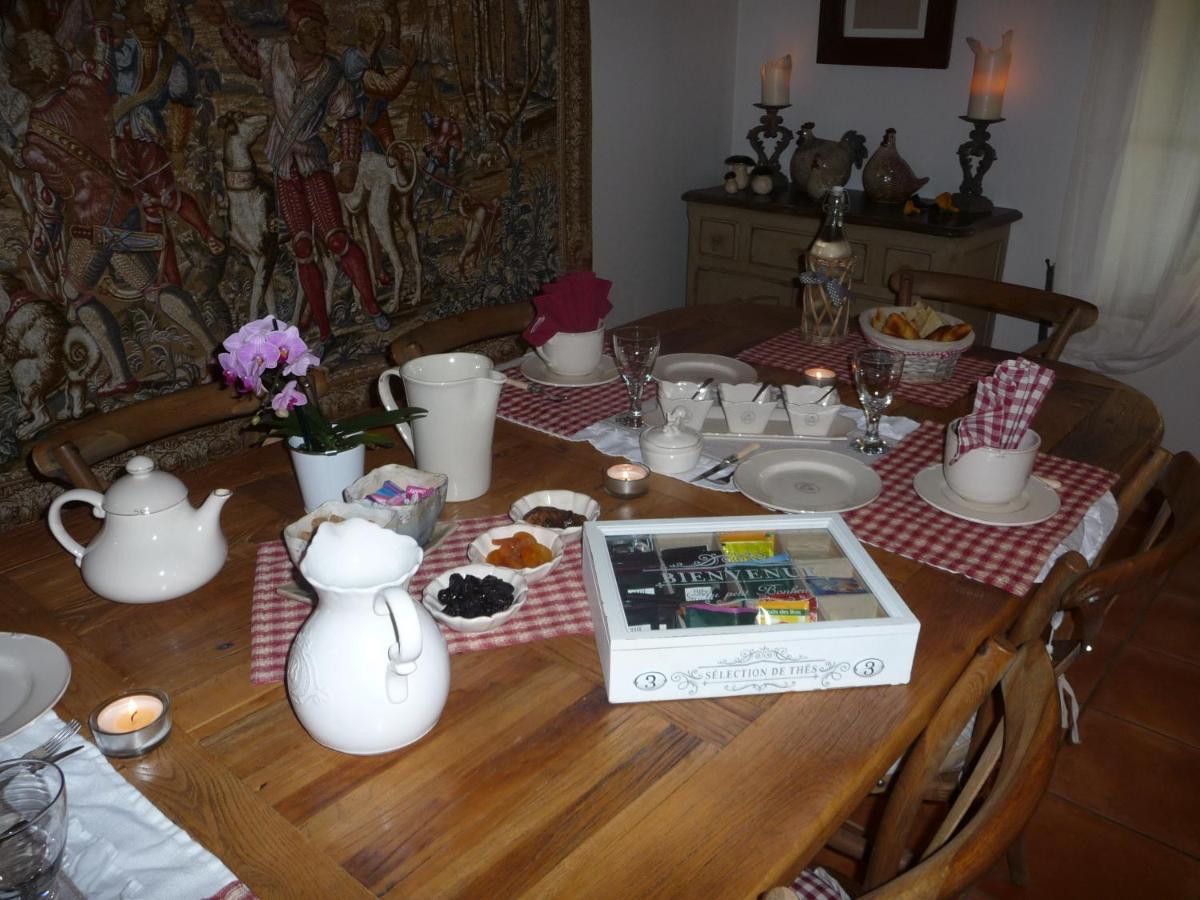 Les Jarrieres Bed and Breakfast Dame-Marie-les-Bois Exteriör bild